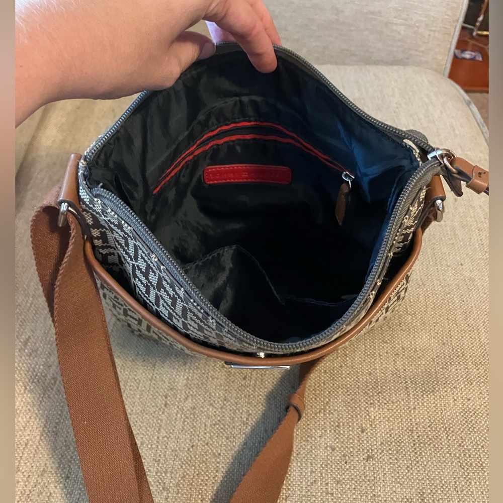 Tommy Hilfiger brown/tan crossbody purse - Picture 6 of 6
